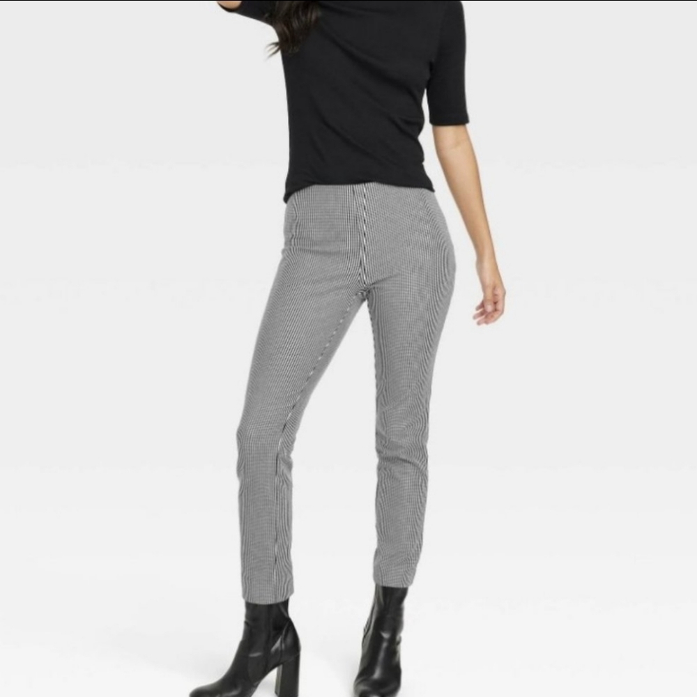 Checkered black and ehite pants( click to see the pattern)